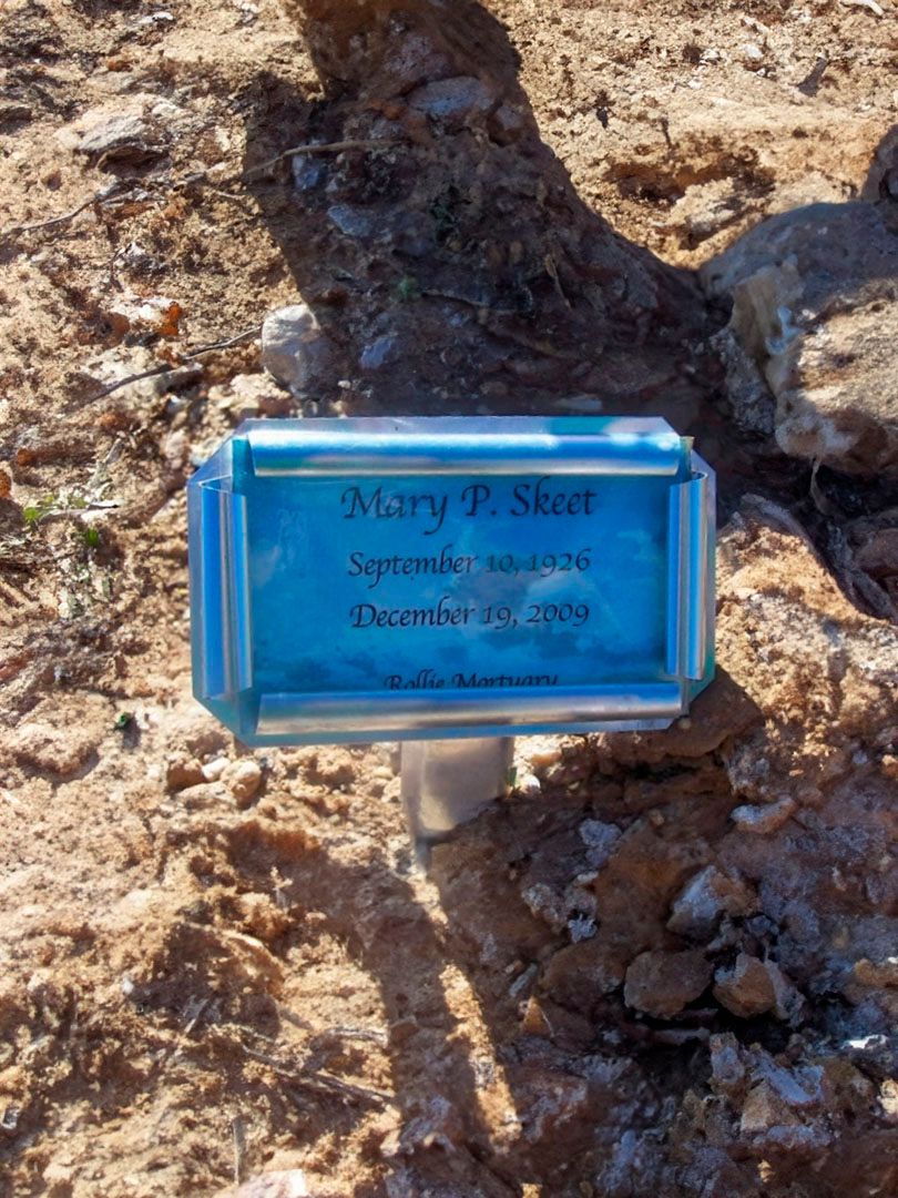 Mary P. Skeet's grave. Photo 1