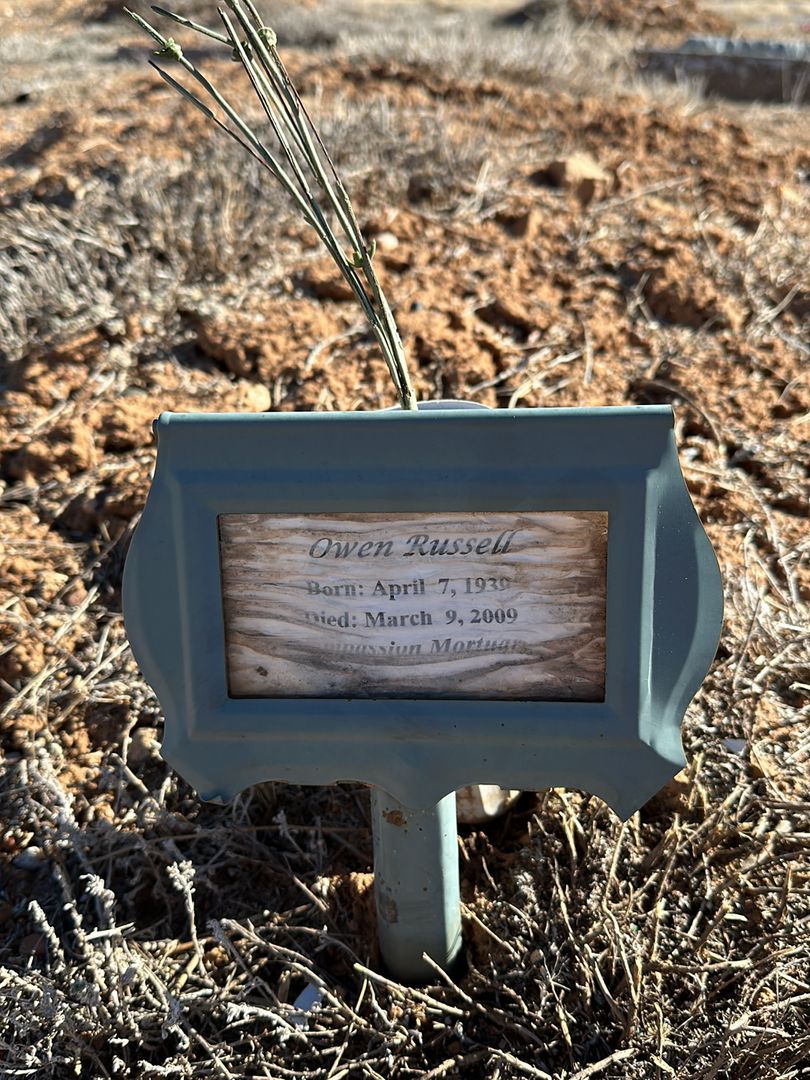 Owen Russell's grave. Photo 1