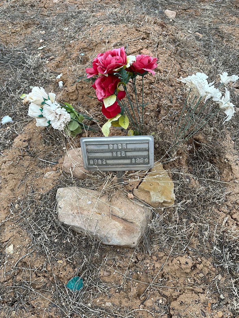 Dick Nez's grave. Photo 1