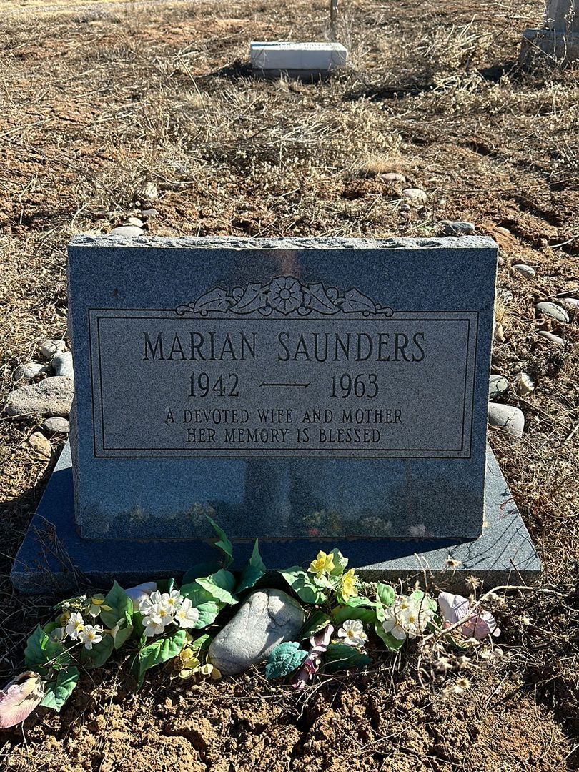 Marian Saunders's grave. Photo 1