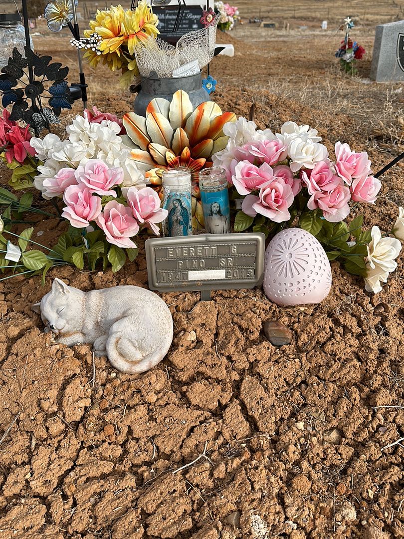 Everett G. Pino Senior's grave. Photo 1