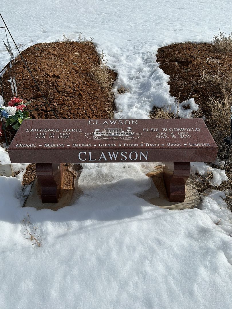 Elsie Bloomfield Clawson's grave. Photo 1
