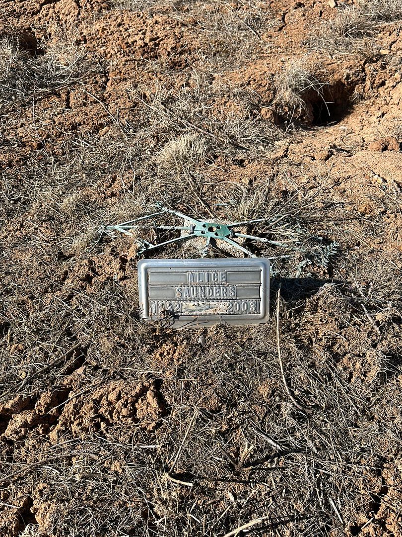 Alice Saunders's grave. Photo 1