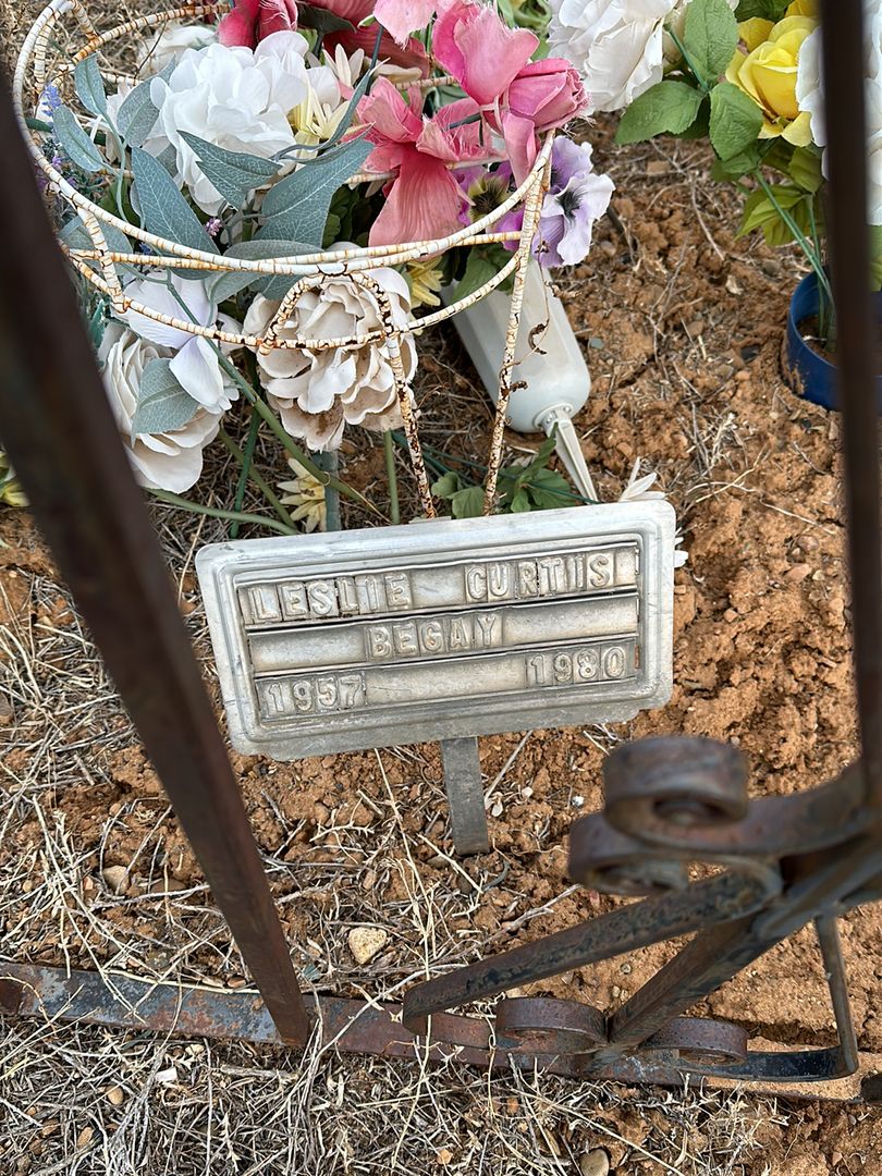 Leslie Curtis Begay's grave. Photo 1