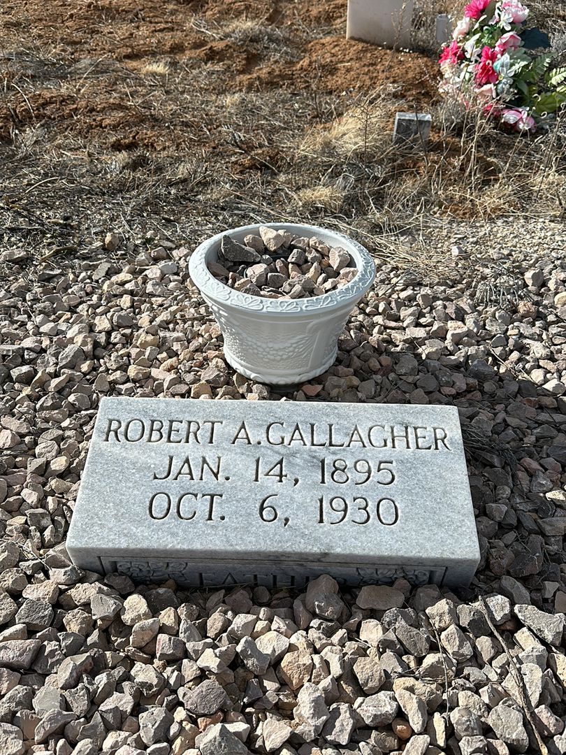 Robert A. Gallagher's grave. Photo 1