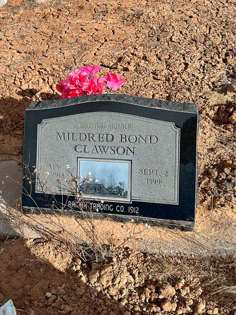Mildred "Mini" Bond Clawson's grave. Photo 1