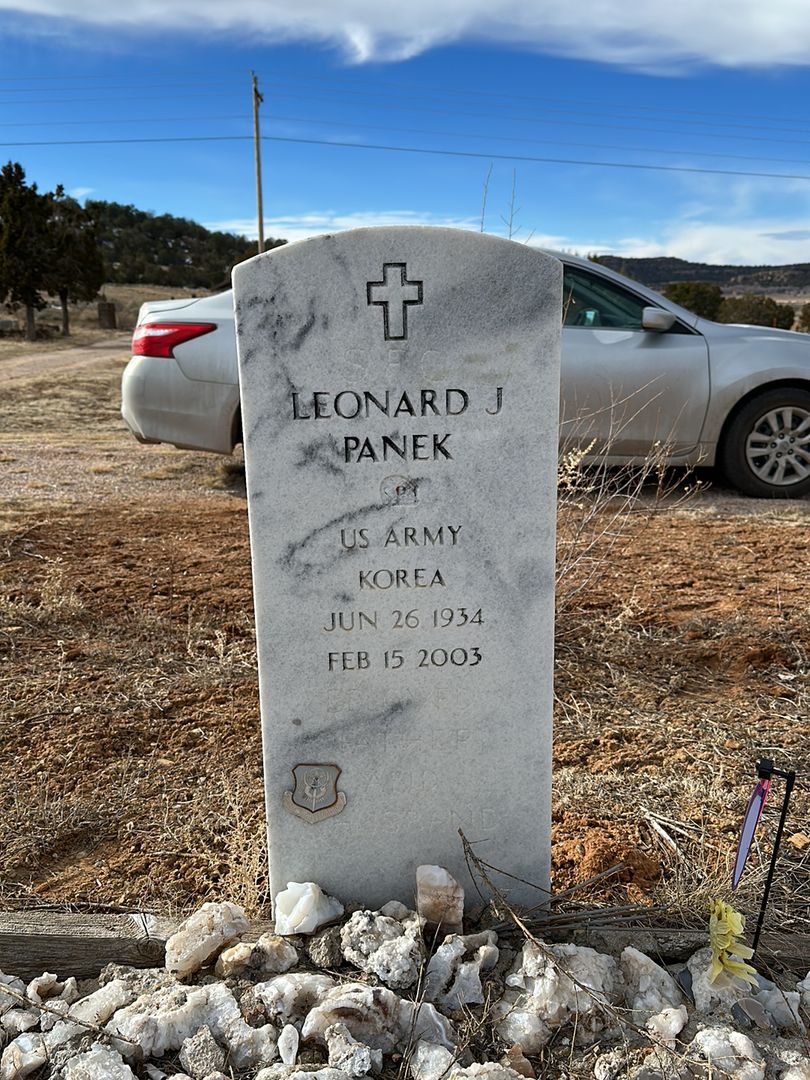 Leonard John Panek's grave. Photo 1